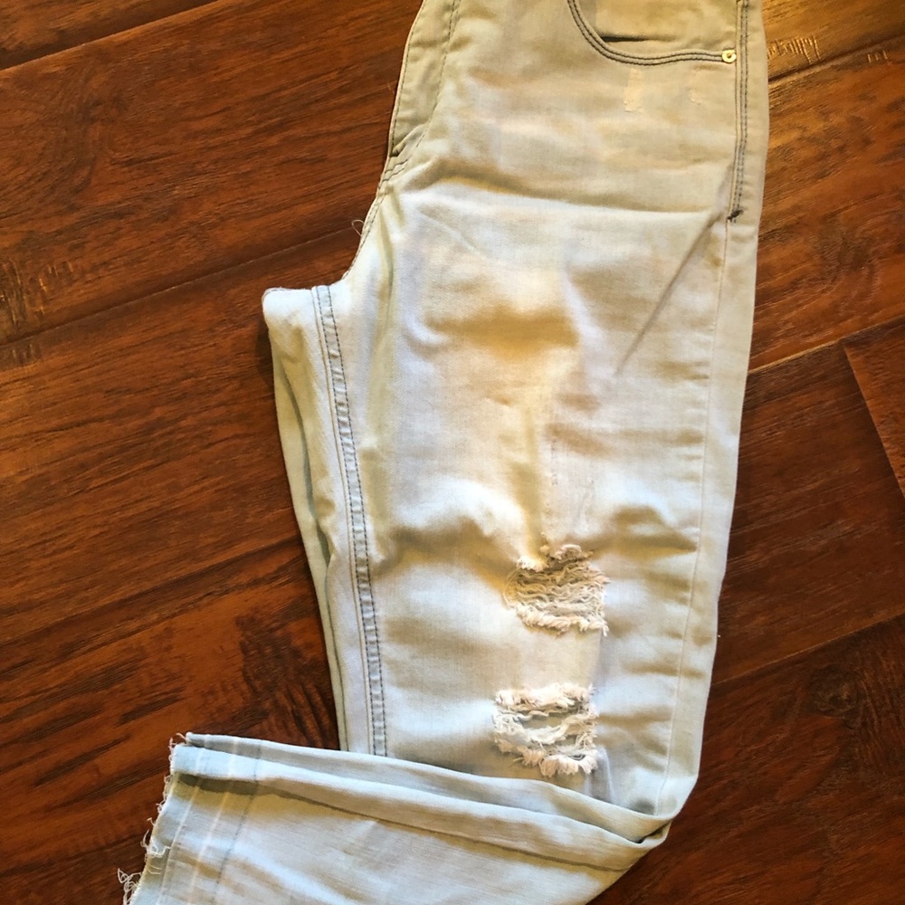 Distressed crop jean